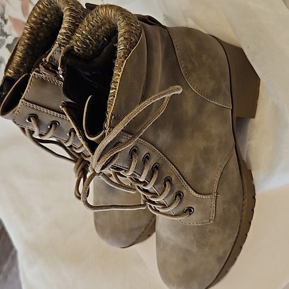 Ankle Boots - Picture 2 of 5